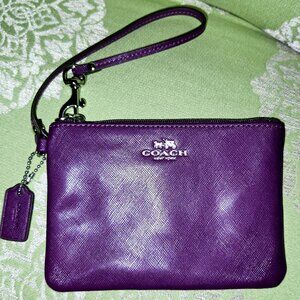 Coach Corner Zip Wristlet crafted in Purple Crossgrain Leather. NWOT